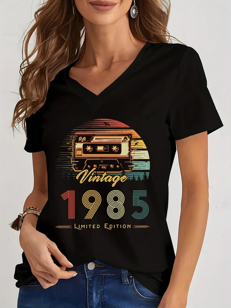 Vintage 1984 edição limitada camisa impressão gráfica camisetas femininas manga curta com decote em v topo t engraçado anos de rádio camiseta feminina